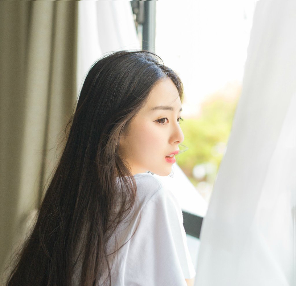 生活是好的，峰回路转，柳暗花明，前面总会有另一番不同的风光。——三毛《送你一匹马》